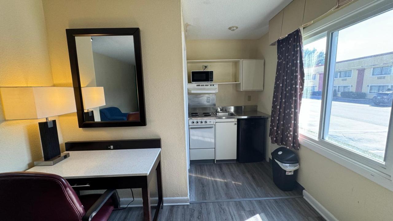 Americas Best Value Inn New London Mystic Extérieur photo