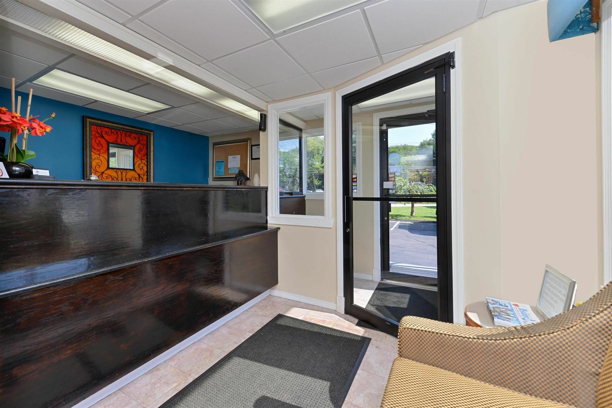 Americas Best Value Inn New London Mystic Extérieur photo